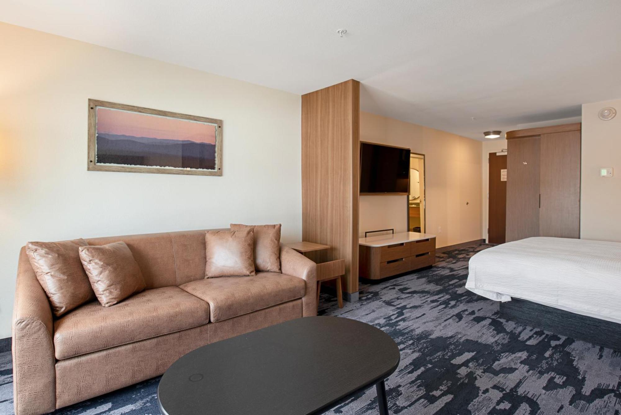Hotel Fairfield & By Marriott Waterfront Duluth