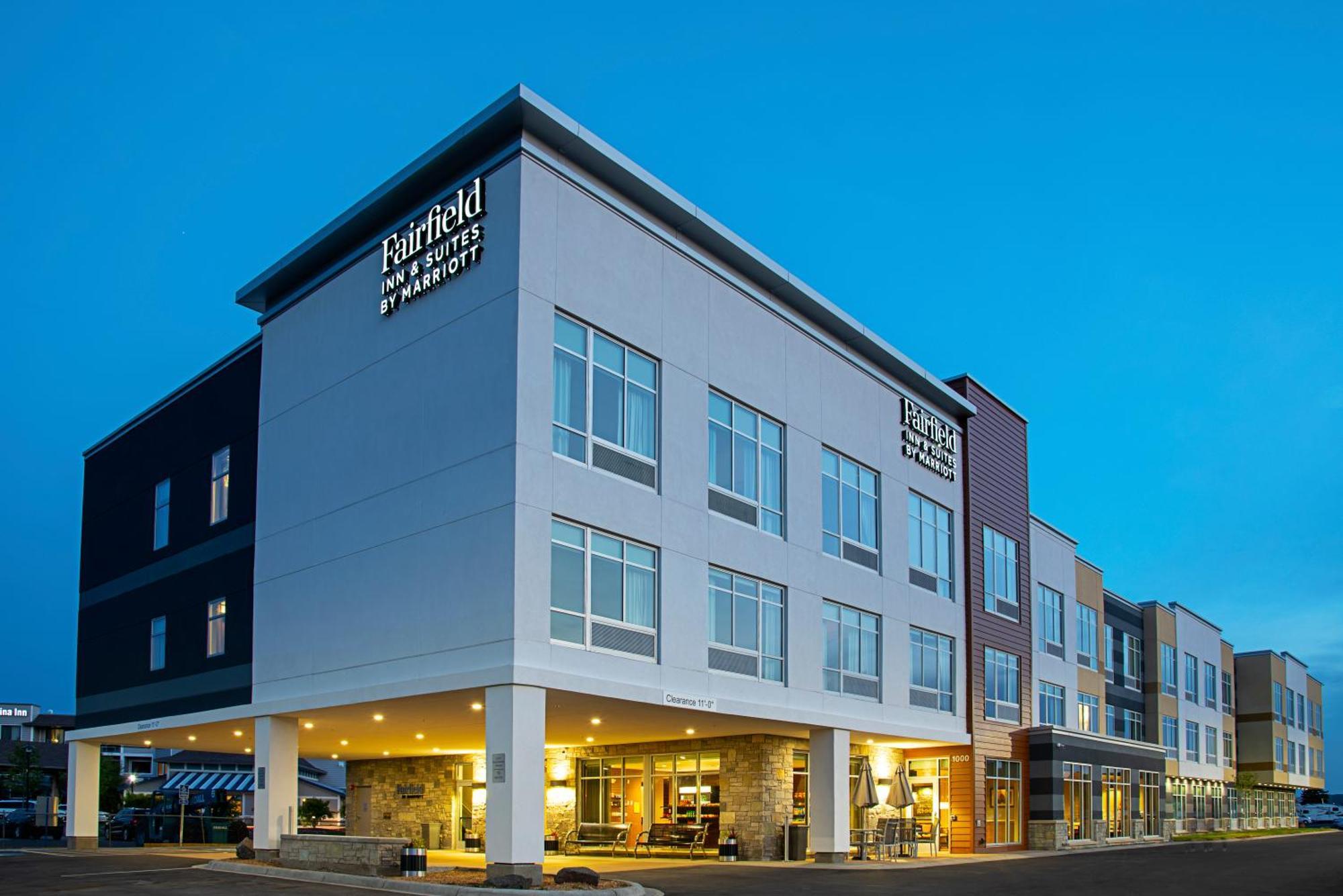Fairfield & By Marriott Waterfront