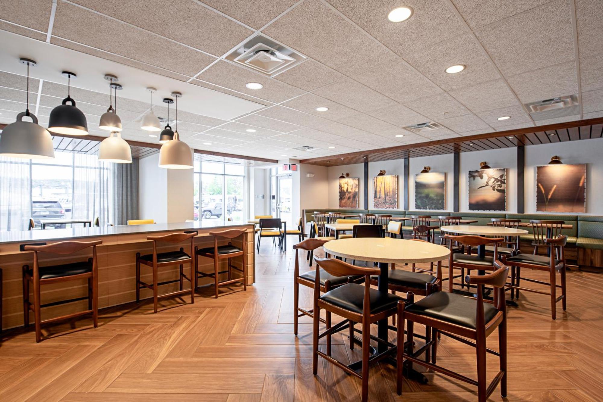 Hotel Fairfield & By Marriott Waterfront 3*