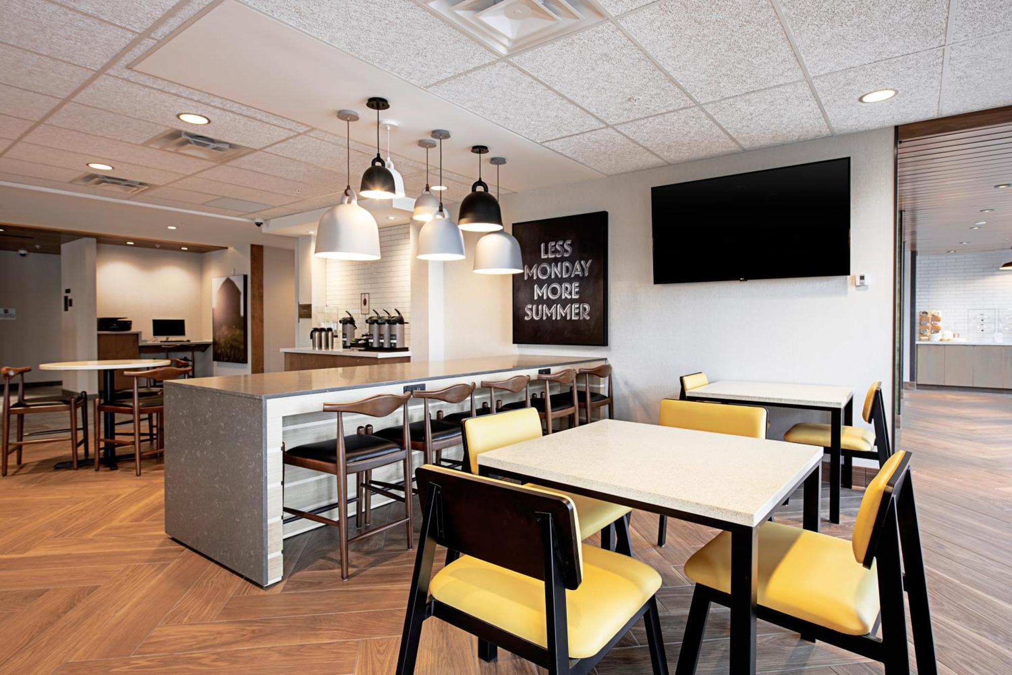 Fairfield & By Marriott Waterfront 3*