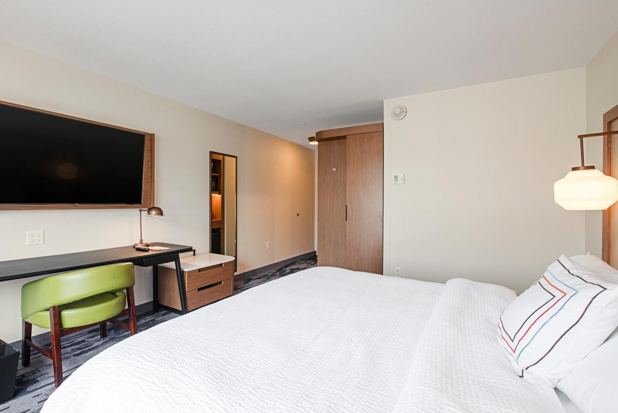 Fairfield & By Marriott Waterfront